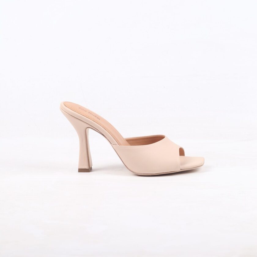 Myna Nude